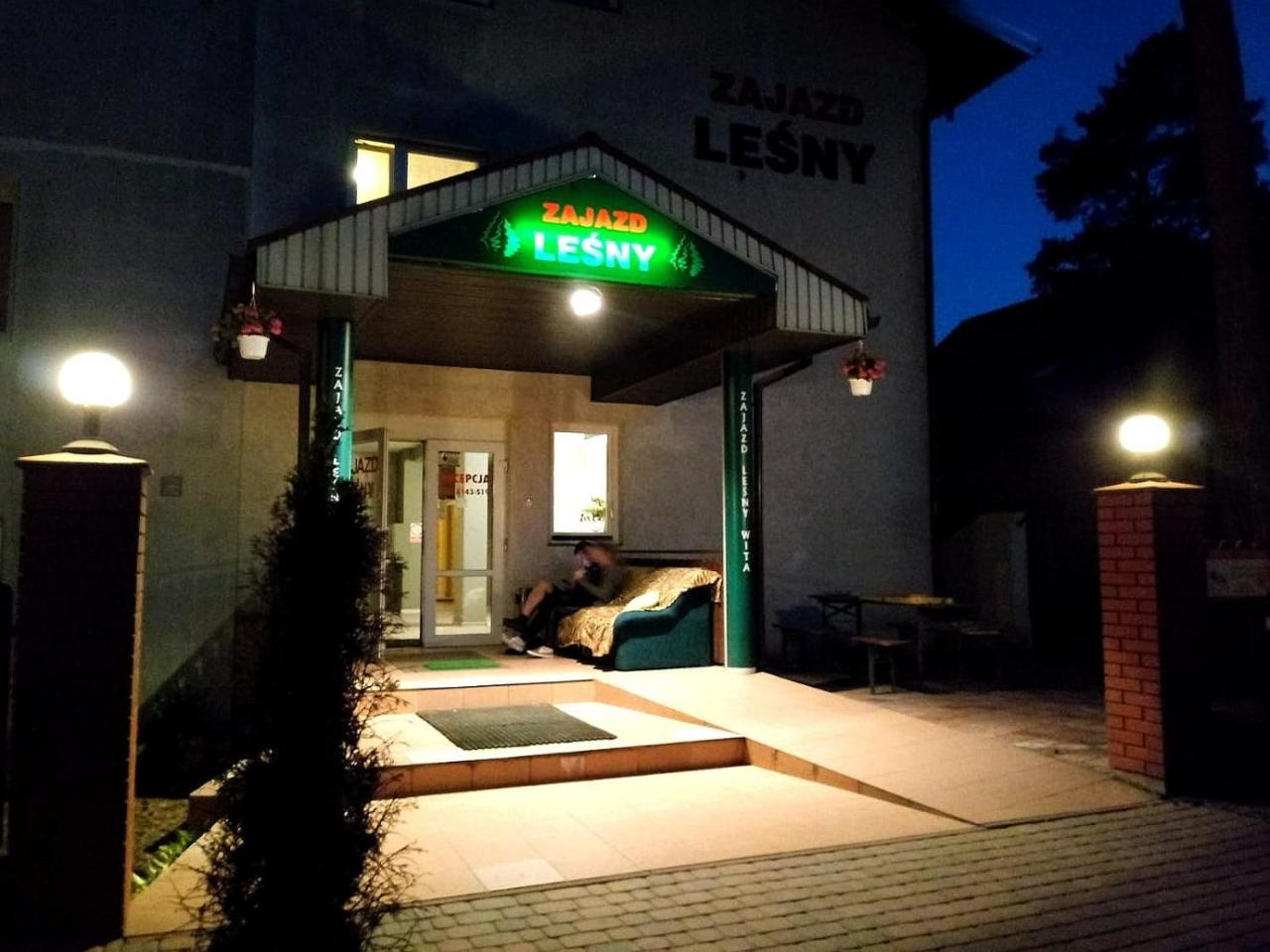 Zajazd Lesny Tuszyn Exteriér fotografie
